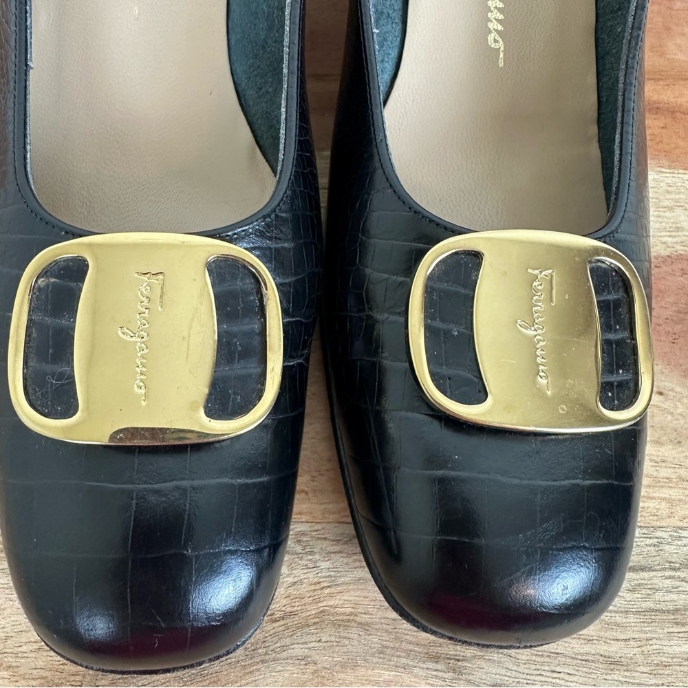 Vintage Salvatore Ferragamo Gancini Pumps - Picture 5 of 13